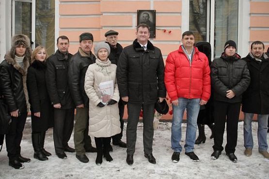 В Пензе открыли мемориальную доску российскому полярнику Евгению Сузюмову