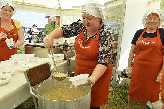 На «Дне поля» окрошка и уха — лучшая еда