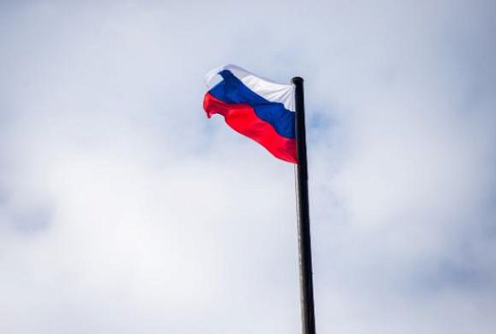 Олег Мельниченко поздравил жителей региона с Днем Государственного флага РФ