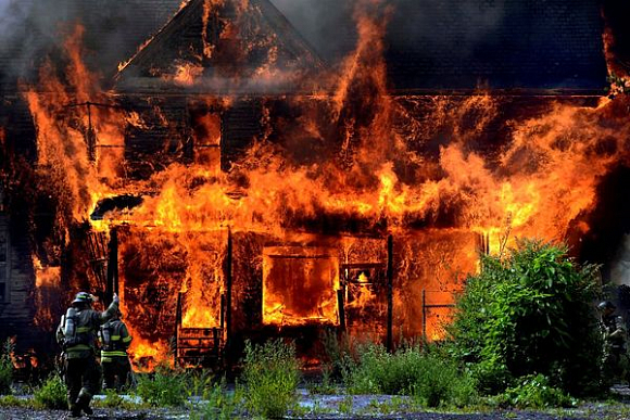 В Пензенской области пожар уничтожил два дома