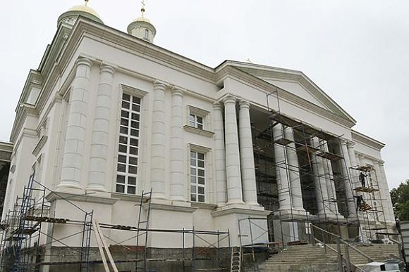 Белозерцев поручил оперативно приступить к отделке внутри Спасского собора