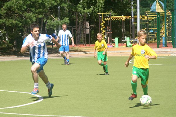 Пензенские полицейские сыграли в футбол со школьниками