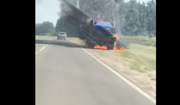 В сети появилось видео загоревшейся под Пензой грузовой машины