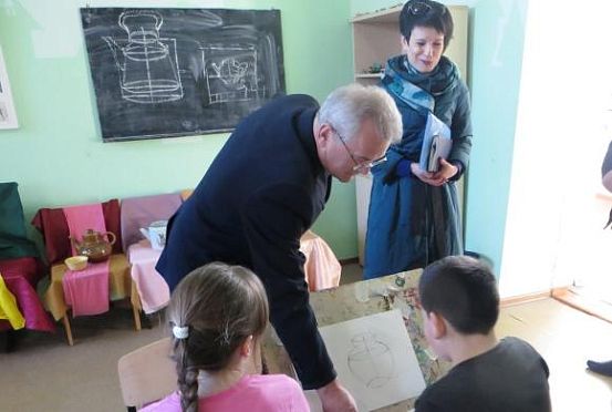 Белозерцев посетил художественную школу в Сердобске