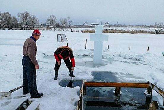 В Пензе перед Крещением 2020 измерили толщину льда у купелей
