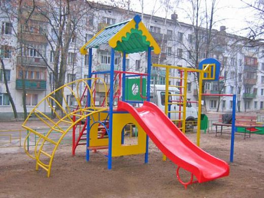 В Пензе проверяют на безопасность детские игровые площадки