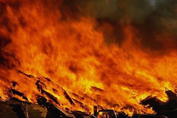 В Пензенской области при пожаре хозяин дома погиб под рухнувшей кровлей