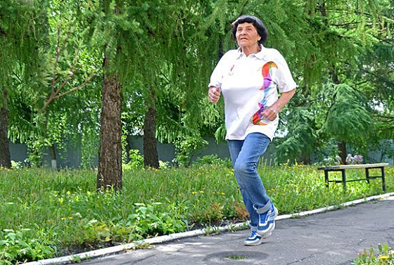 Пензенская пенсионерка в 86 лет легко пробегает 10 км и стреляет по мишеням