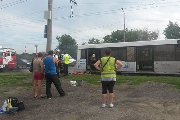 В Пензе на ул. 8-е Марта загорелся пассажирский автобус
