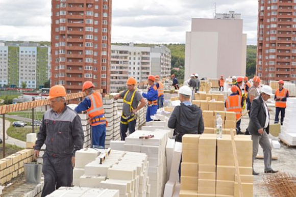 В Пензе назвали каменщика и штукатура, которые получат авто