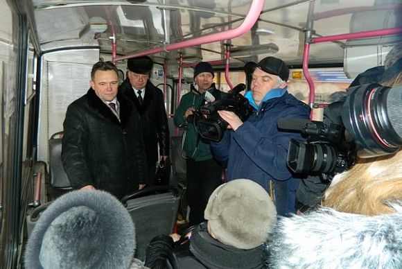 Глава Пензы В. Савельев прокатился в троллейбусе №6