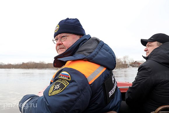 Мельниченко поручил проработать вопрос компенсации людям нанесенного паводком ущерба