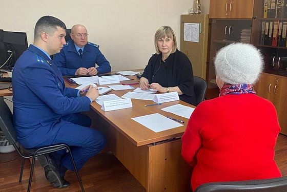 Жители Белинского пожаловались прокурору на свалку и канализацию