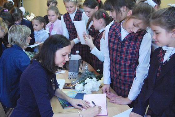 Пензенские школьники смогли обменять «пятерки» на книги детских писателей