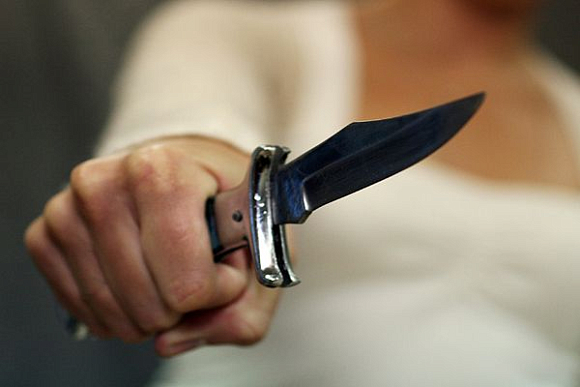 29-летняя женщина зарезала оскорбившего ее 54-летнего сожителя