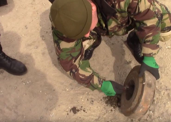 В Пензе у понтонного моста рабочие нашли мину