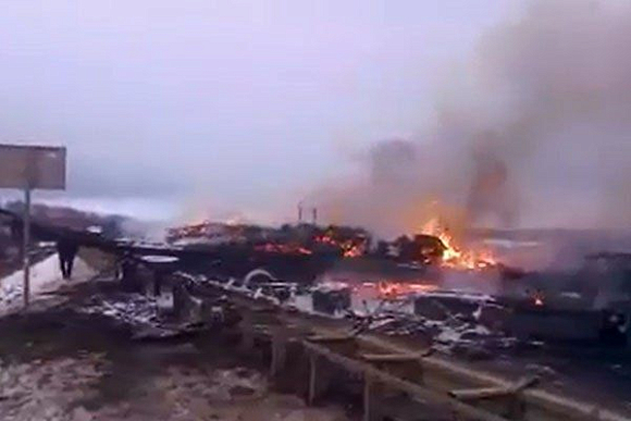 В Нижнеломовском районе сгорели 3 грузовика, один водитель погиб