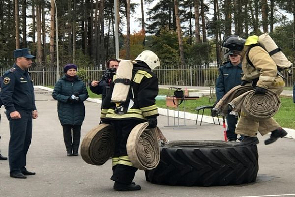 В Заречном прошли соревнования по пожарному кроссфиту