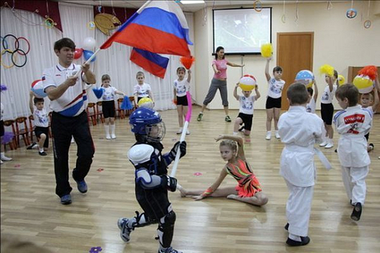 Олимпийский чемпион Игорь Лукашин провел урок в детском саду Пензы