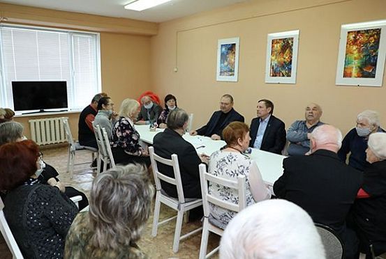 Олег Мельниченко встретился с ветеранами в Заречном