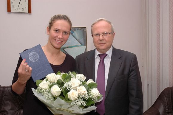 Серебряный призер Олимпиады Анастасия Зуева получила диплом о высшем образовании