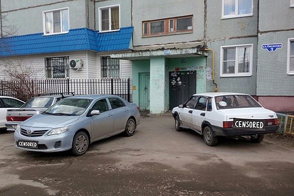 С коляской не пройти — пензенец о припаркованных у подъезда авто