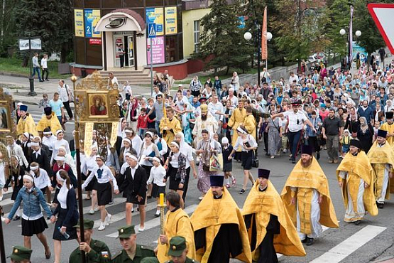 В Пензе по ул. Московской прошел «детский» крестный ход