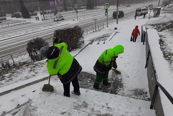 В Пензе последствия снегопада ликвидируют 98 коммунальщиков
