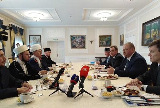 Мельниченко встретился с руководителями мусульманских религиозных объединений