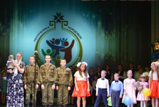 Бурцевы с 11 детьми из Пензенской области стали 3-ми на «Успешной семье Приволжья»