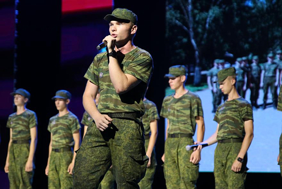 Гвардейцы сразились в музыкальном конкурсе на сцене Дома офицеров