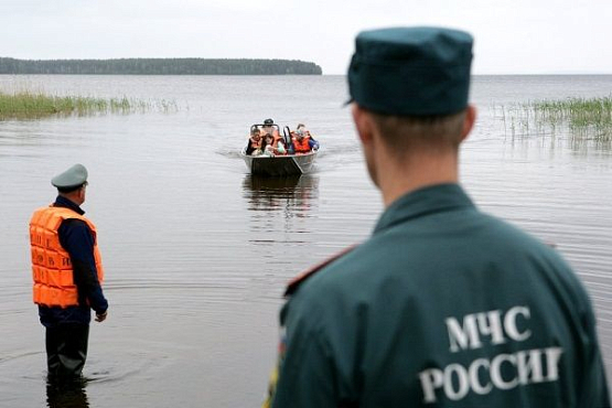 Президент РФ наградил девочку, которая спасла детей на Сямозере