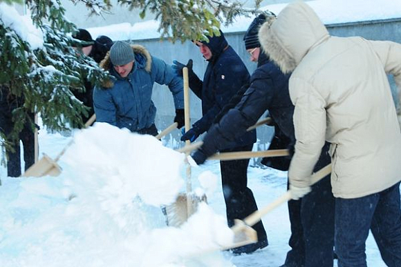 В Пензе на борьбу со снегопадом вышли чиновники городской мэрии