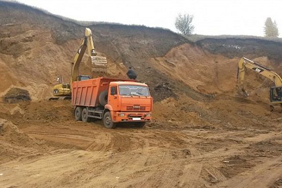 В Лунинском районе незаконно выкопали карьер глубиной 10 метров