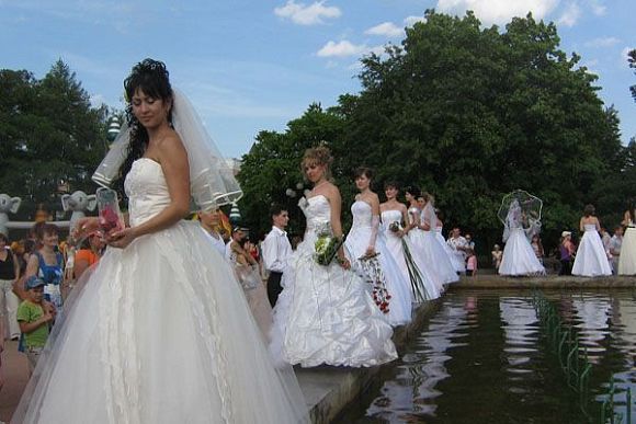 В Пензенской области в 2014 году было заключено 9915 браков