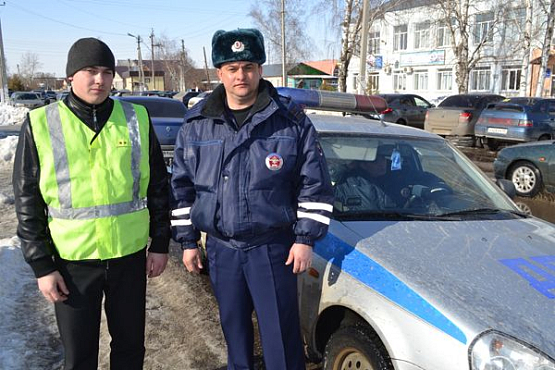 Пензенские полицейские с «мигалками» доставили женщину в роддом