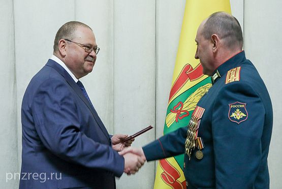 Мельниченко вручил государственные и региональные награды в канун 9 Мая