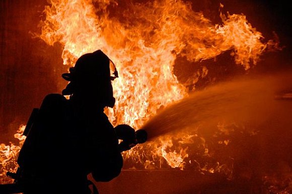 Пожар в Никольске тушили 11 спасателей