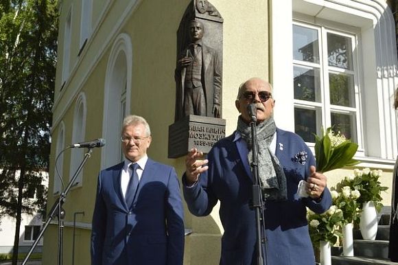 И. Белозерцев и Н. Михалков открыли в Пензе мемориал Ивану Мозжухину