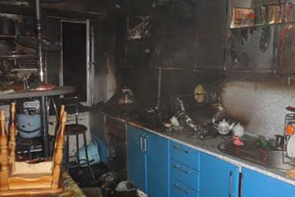 Трехкомнатную квартиру в Кузнецке тушили 13 пожарных