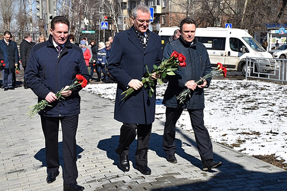 И. Белозерцев и В. Кувайцев почтили память погибших в Петербурге