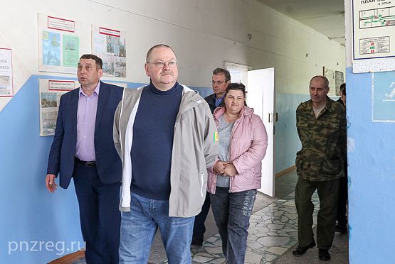 Мельниченко в Колышлейском районе оценил работу дорожников и посетил детсад