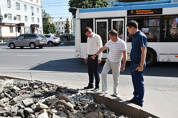 Кувайцев распорядился вплотную заняться тротуарами