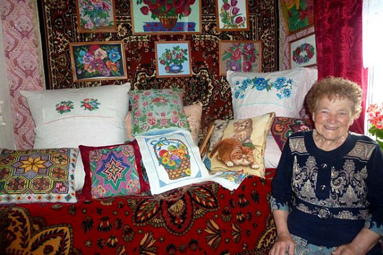 В Мокшане 80-летняя пенсионерка превратила свой дом в музей вышивки