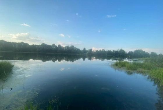 Плавающие на лодке пензенцы обнаружили в воде тело мужчины