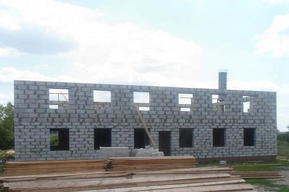 В Иссе строят здание воскресной школы
