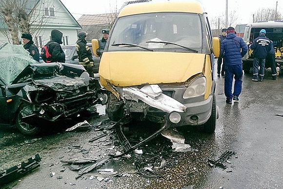 В Бессоновке пассажиров маршрутки заблокировало после ДТП