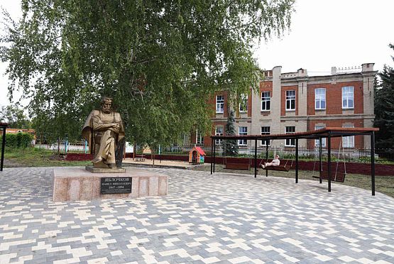 В Сердобске губернатор осмотрел сквер Яблочкова и парк «Березовая роща»