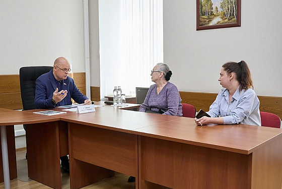 Вадим Супиков провел прием граждан в региональном парламенте Вадим Супиков провел прием граждан в региональном парламенте