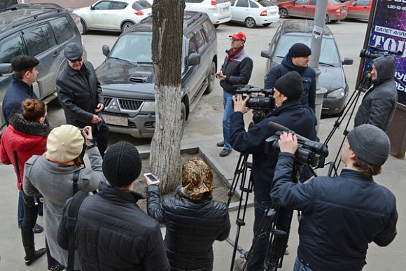 В Пензе опасные для людей и авто деревья «украсили» сигнальной лентой